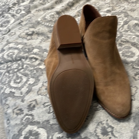 Lucky Brand Womens Fausst Beige Suede Stacked Slip On Shooties Shoes NWT - Picture 4 of 4